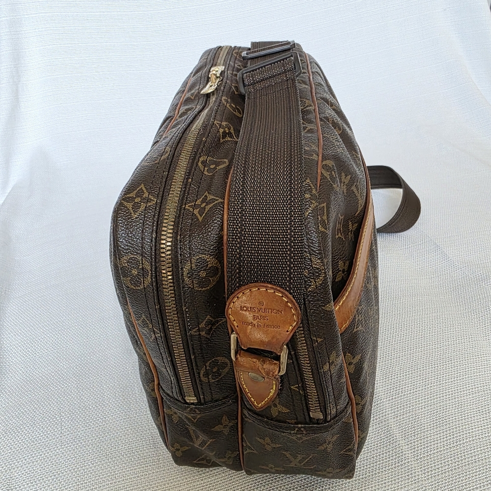 Louis Vuitton Sac Reporter GM in Monogram Canvas with Adjustable Strap - Picture 8 of 16